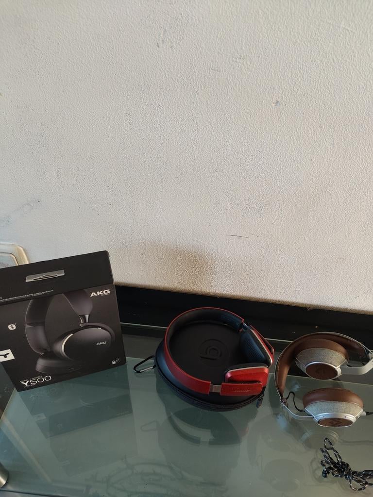 AKG Y500 Draadloze Koptelefoon en Bose On-Ear Koptelefoon, Overige merken, Zo goed als nieuw, Draadloos, Op oor (supra aural)