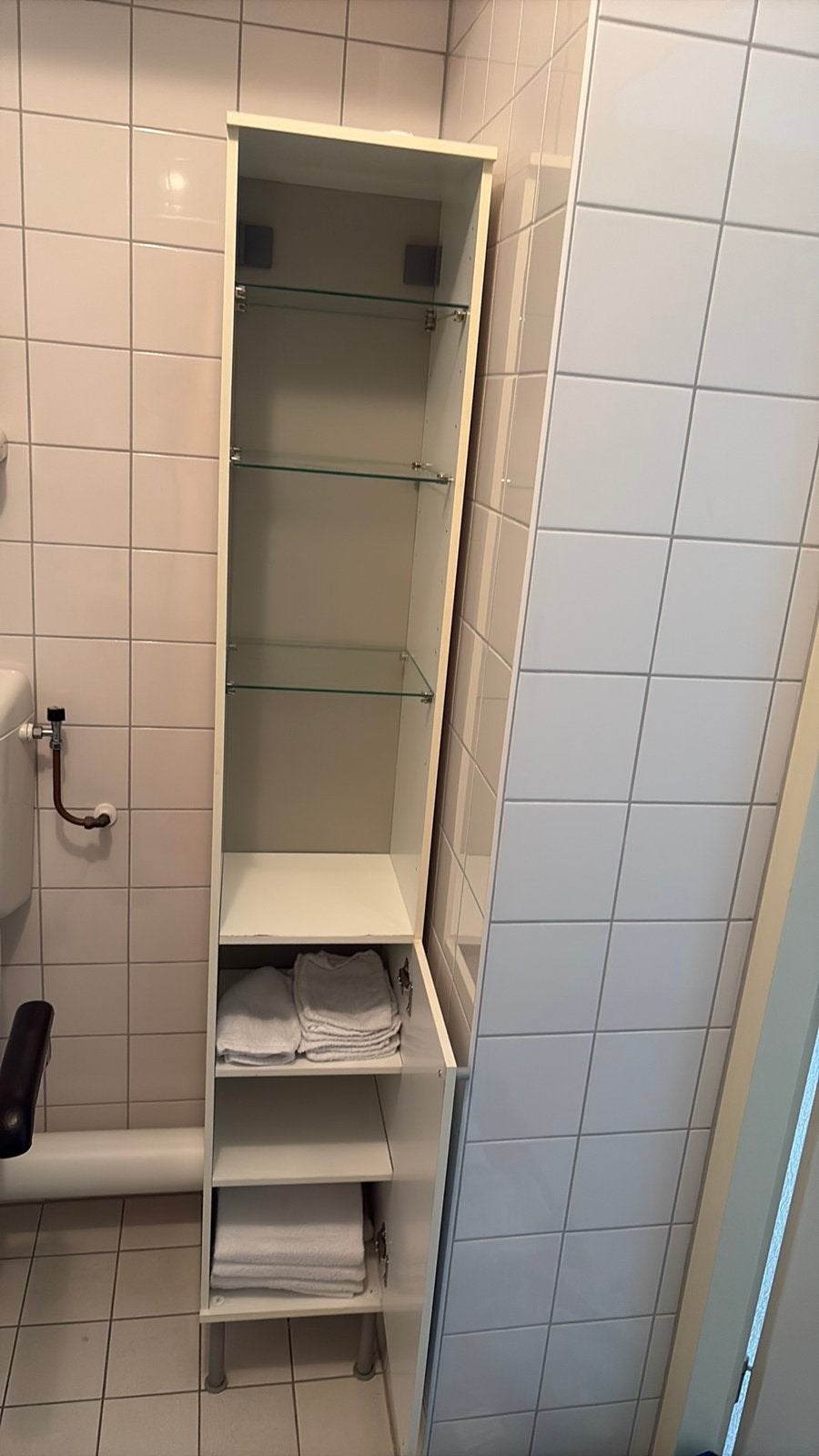Badkamer kast / vitrinekast / verzamel kast, Huis en Inrichting, Badkamer | Badkamermeubels, (Half)hoge kast, Zo goed als nieuw