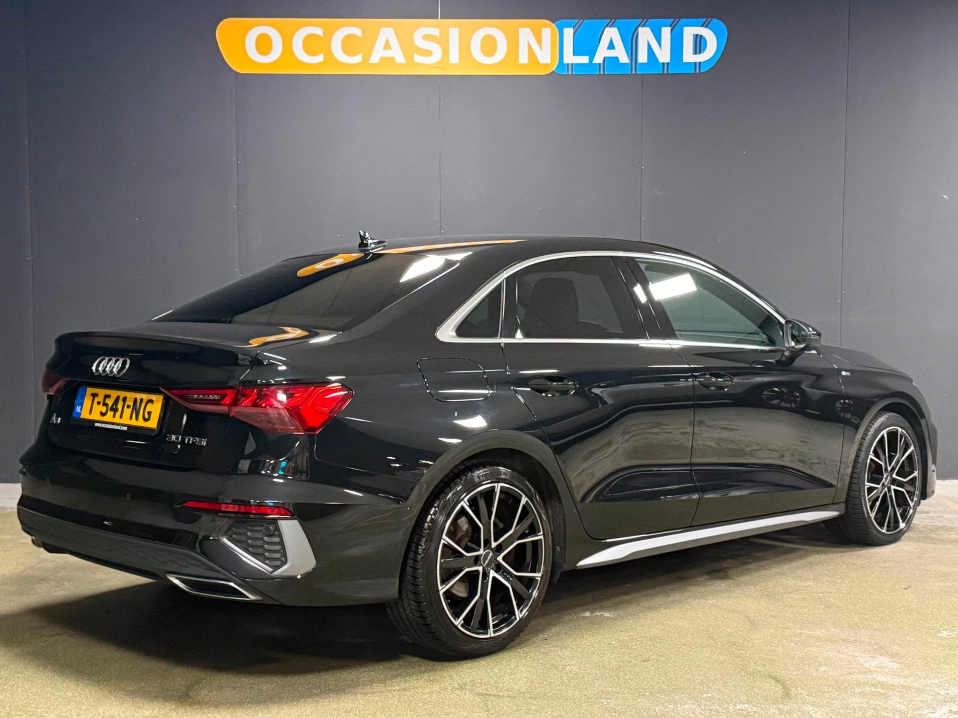 Audi A3 Limousine 30 TFSI S edition 3x S-Line|LED|SFEER|ACC|, Auto's, Gebruikt, Leder en Stof, Origineel Nederlands, Bedrijf