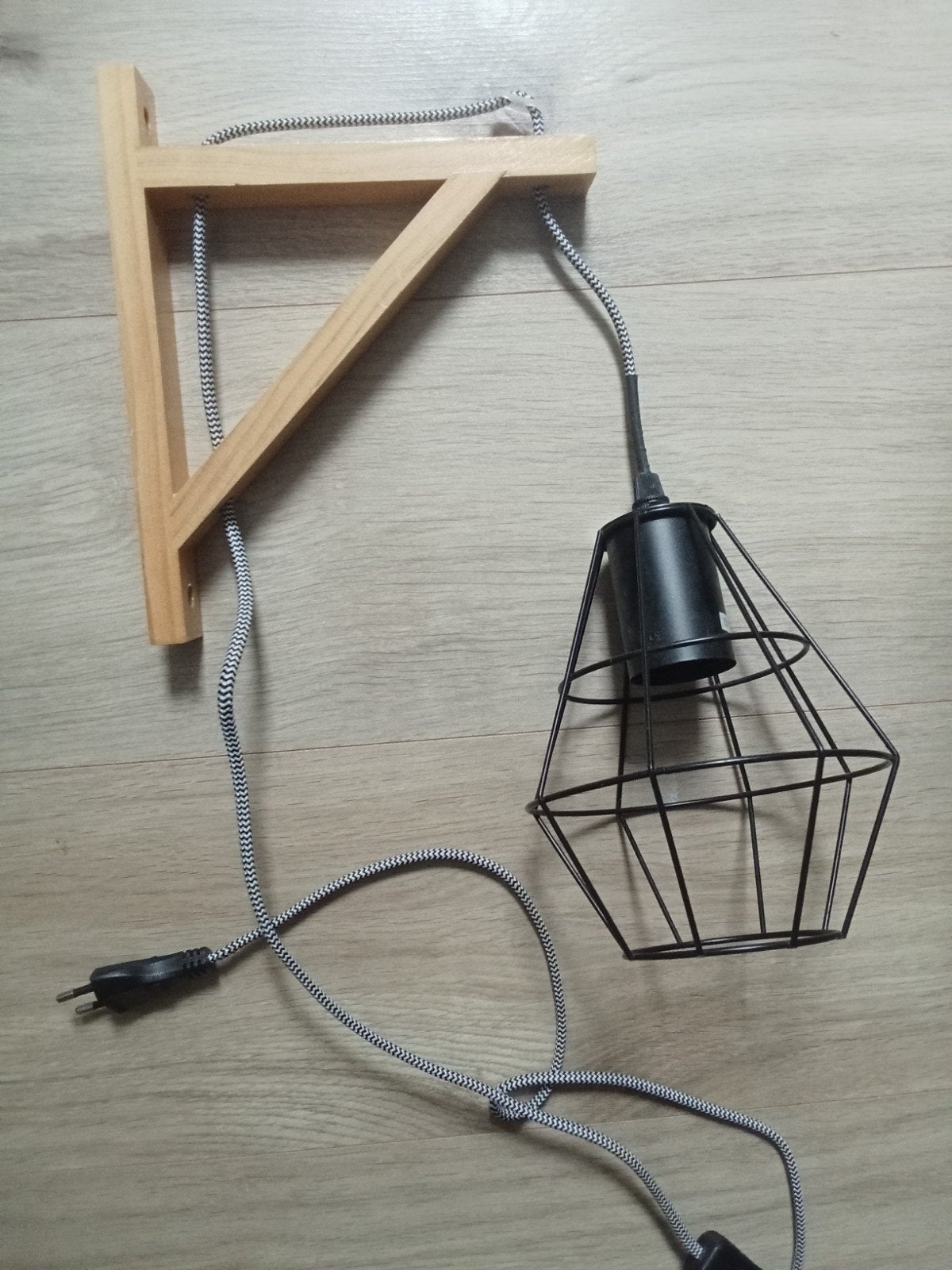 Kwantum wandlamp, Huis en Inrichting, Zwart, Overige merken, Wandlamp, Hout