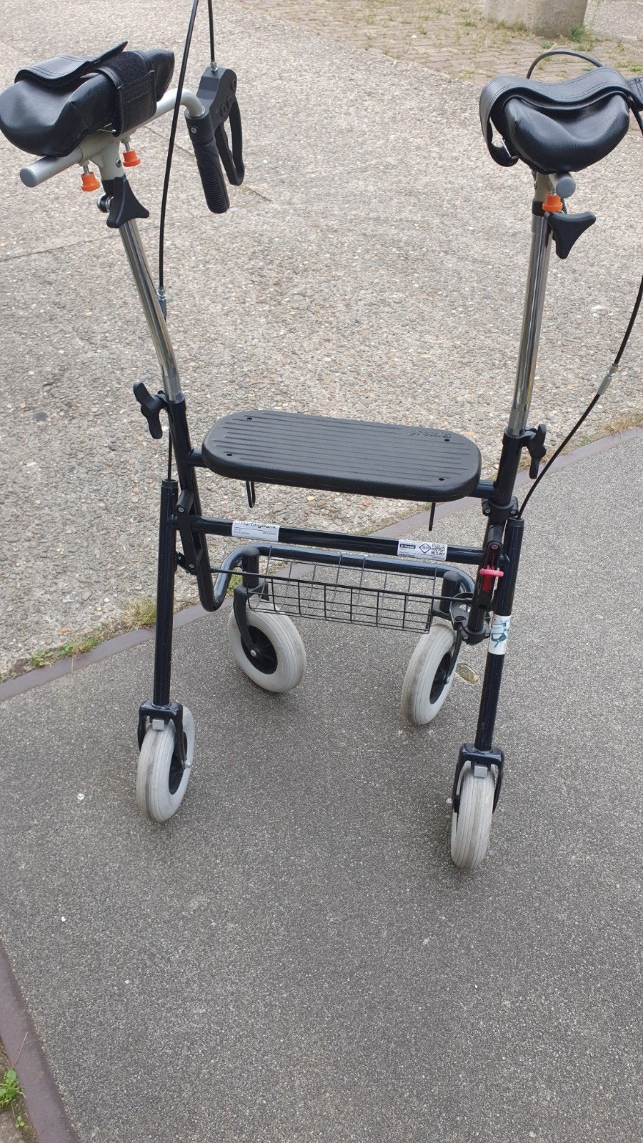 Premis Provo armsteun rollator, Ophalen