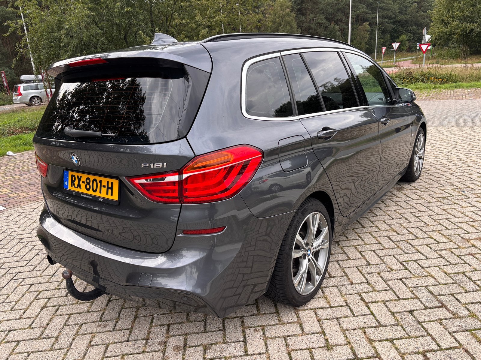BMW 218i Gran Tourer 136pk Aut 7p. 2017 Grijs, Auto's, 136 pk, Zwart, 2-Serie Gran Tourer, 7 stoelen
