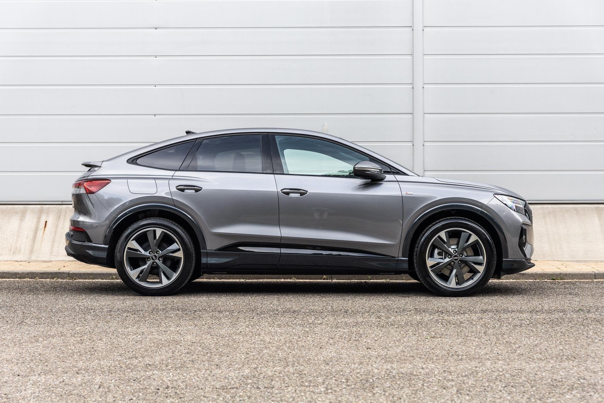 Audi Q4 Sportback e-tron 45 quattro 286pk S Edition Competit, Auto's, Audi, Automaat, 12 maanden, Zwart, 82 kWh