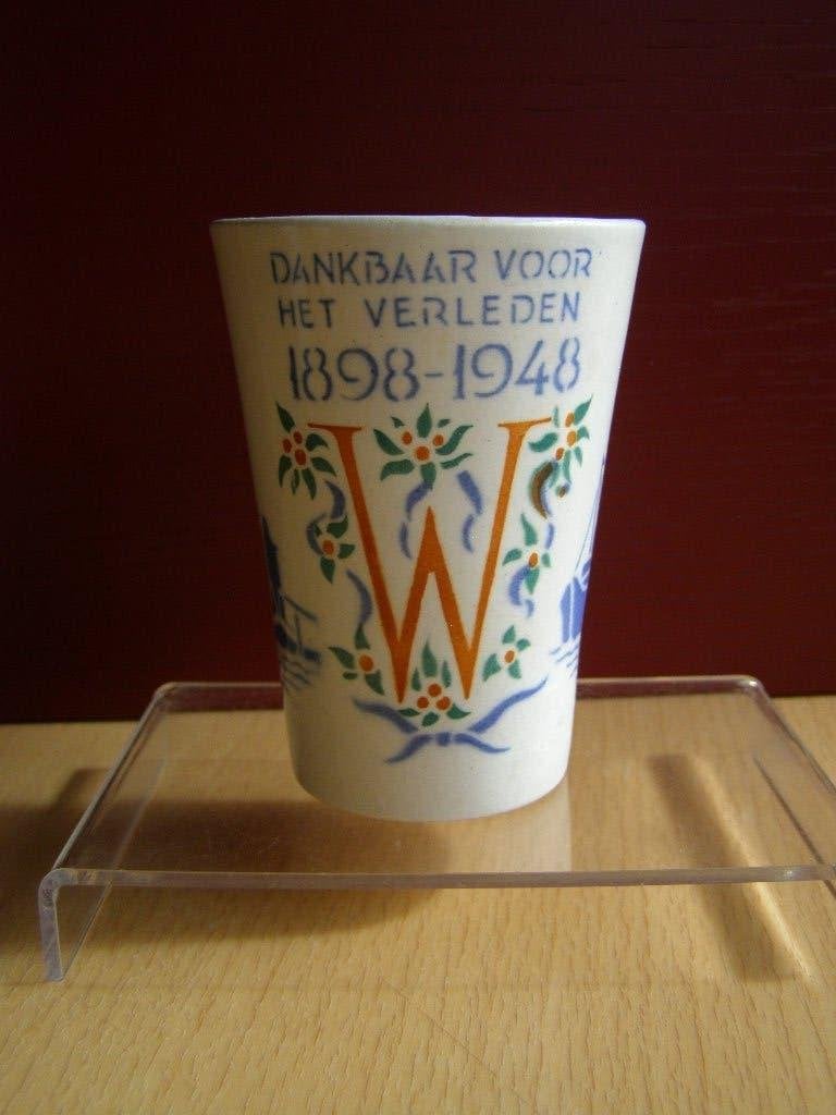 Vintage Ceramique Maestricht Beker 1898-1948 Wilhelmina, Ophalen of Verzenden, Gebruikt, Nederland, Servies