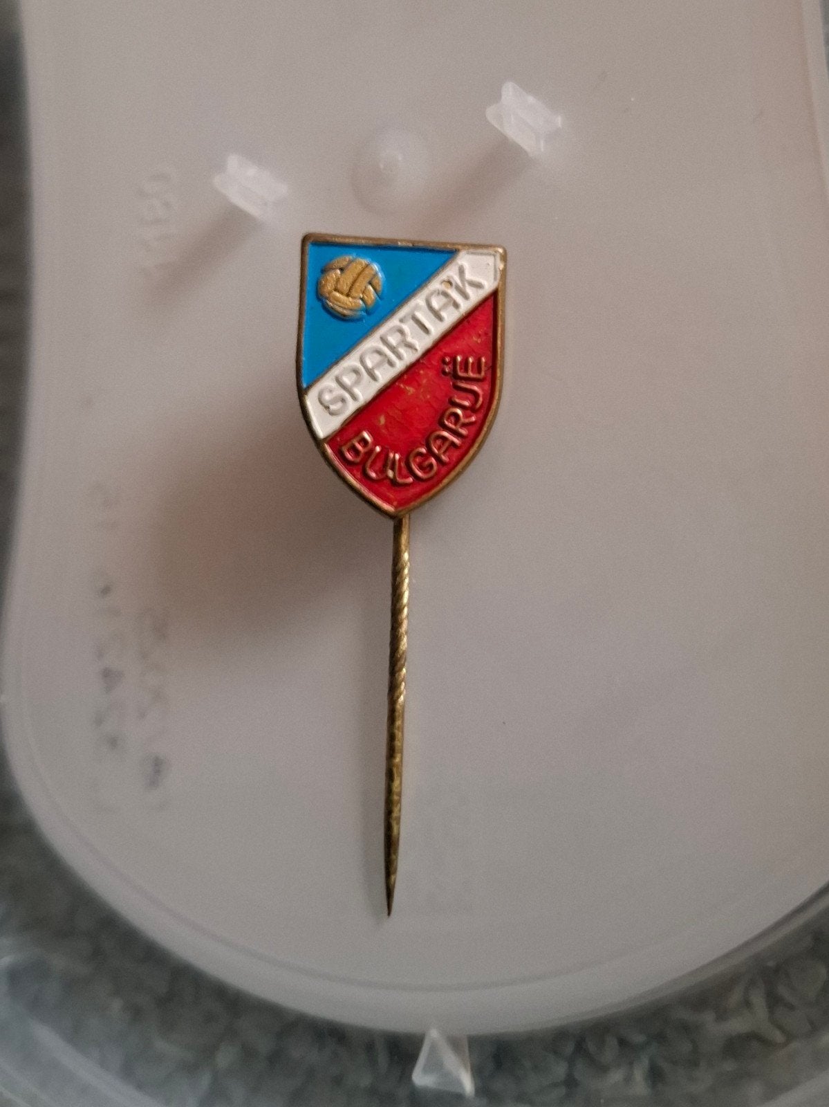 Speldje PFC Spartak Plovdiv Bulgarije., Ophalen of Verzenden, Zo goed als nieuw, Sport, Speldje of Pin