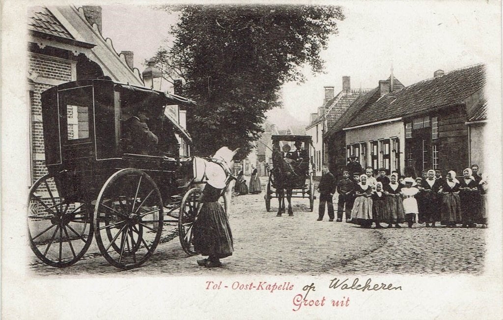 Oostkapelle Tol koetsjes en mensen in klederdracht, Verzenden, Voor 1920, Gelopen, Zeeland