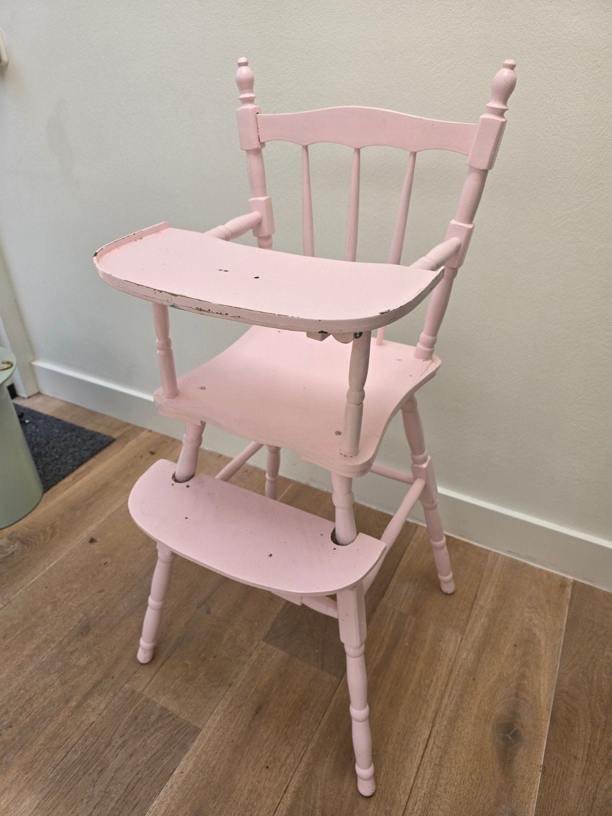 Vintage roze kinderstoel, Kinderen en Baby's, Kinderstoelen, Ophalen of Verzenden, Gebruikt, Overige typen, Afneembaar eetblad