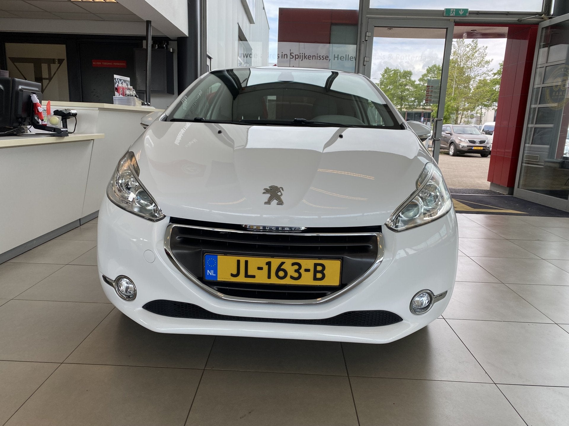 Peugeot 208 1.6 THP Allure,Navigatie,Parkeerassistent,Climat, Gebruikt, Bedrijf, Handgeschakeld, Grijs