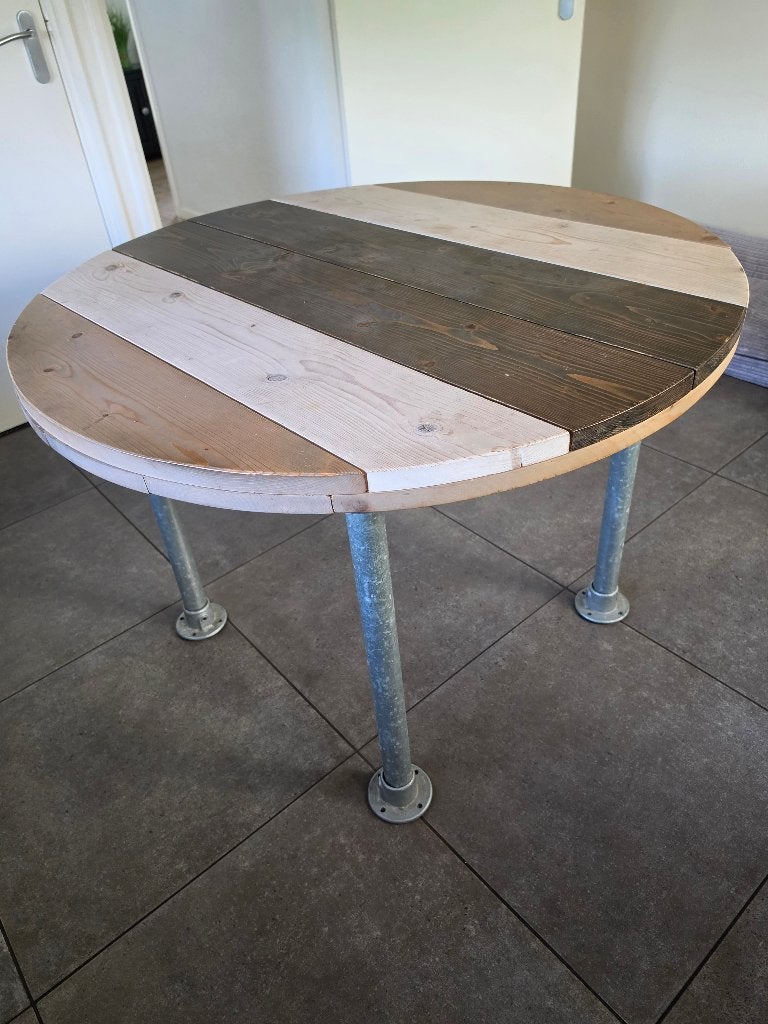 tafel steigerhout rond met steigerbuis poten, Ophalen, Gebruikt, Rond, Vier personen