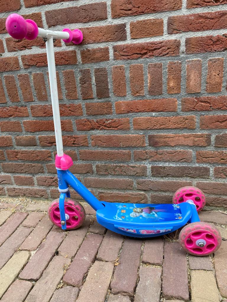 Step Frozen Anna en Elsa met 3 wielen., Ophalen, Gebruikt, Gewone step