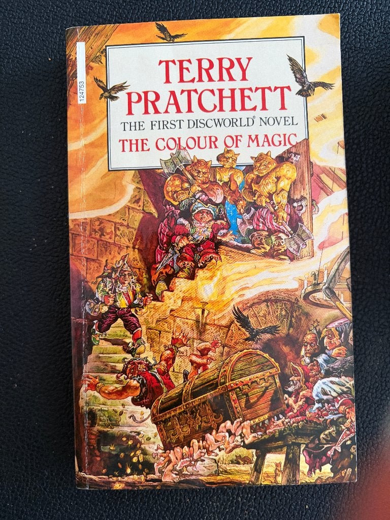Terry Pratchett - The Colour of Magic, Boeken, Ophalen of Verzenden, Gelezen, Terry Pratchett