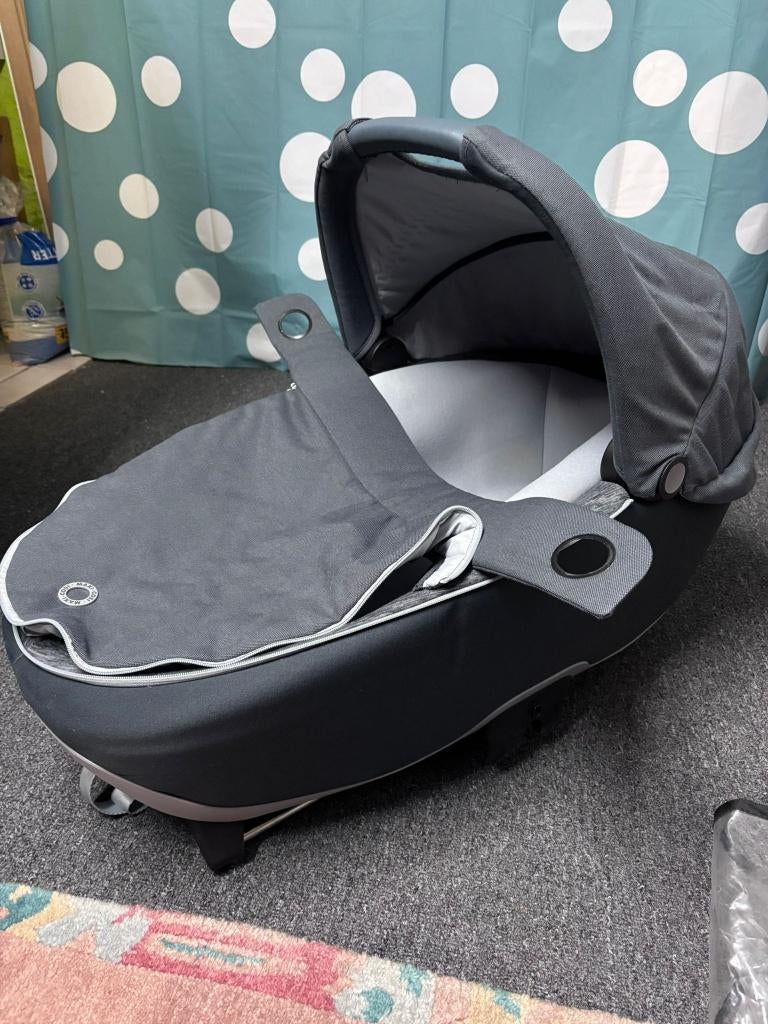 Maxi Cosi Jade - reiswieg voor in de auto - grijs, Kinderen en Baby's, Autostoeltjes, 0 t/m 10 kg, Autogordel of Isofix, Ophalen of Verzenden