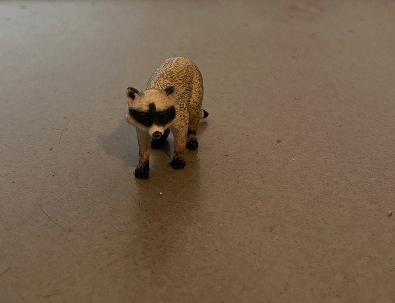 Schattig wasbeer beeldje -  van schleich, Verzamelen, Dierenverzamelingen, Ophalen of Verzenden, Zo goed als nieuw, Wild dier