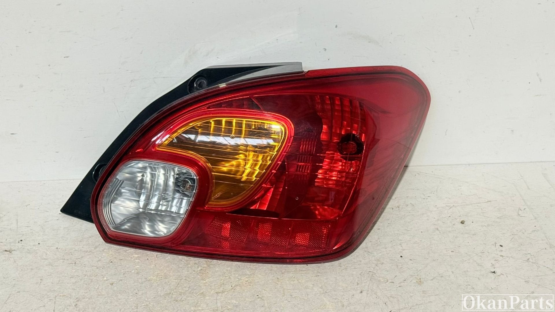Mitsubishi Space Star rechter achterlicht rechts 8330A780