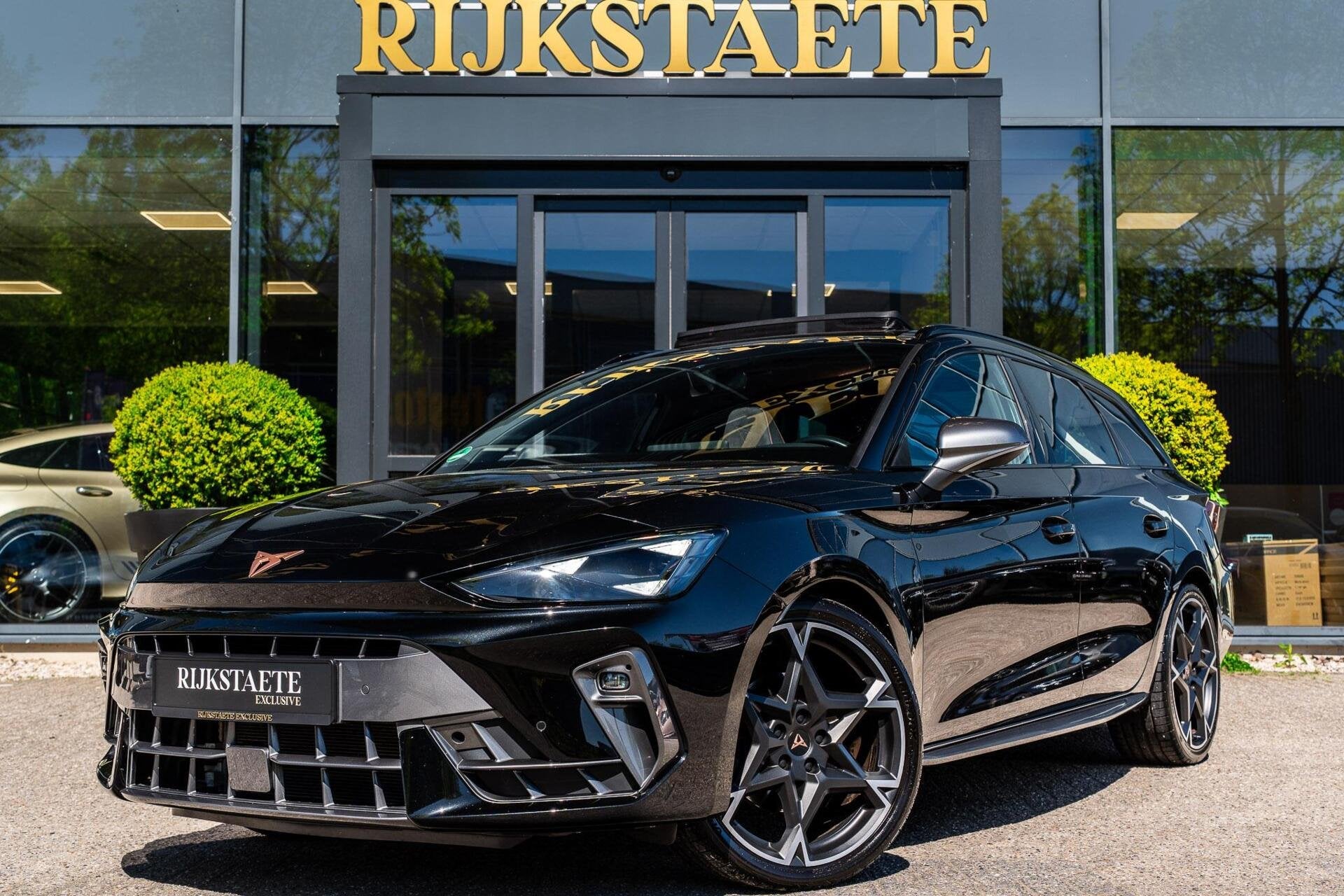 CUPRA Leon 1.5 TSI e-Hybrid Essential|PANO|ACC|STUURV|MEMORY, Auto's, Dealer onderhouden, 4 cilinders, Leon, Zwart