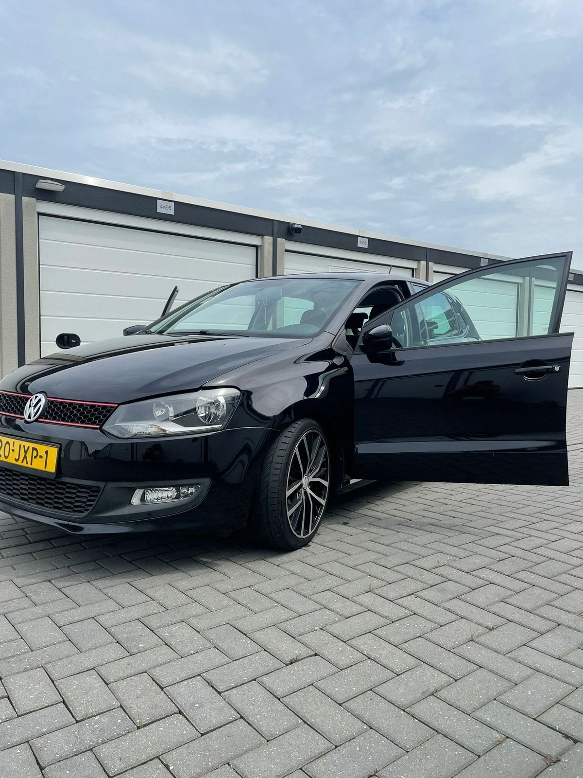 Volkswagen Polo1.6 TDI APT Gechipt zwart, Voorwielaandrijving, 74 pk, 4 cilinders, Zwart