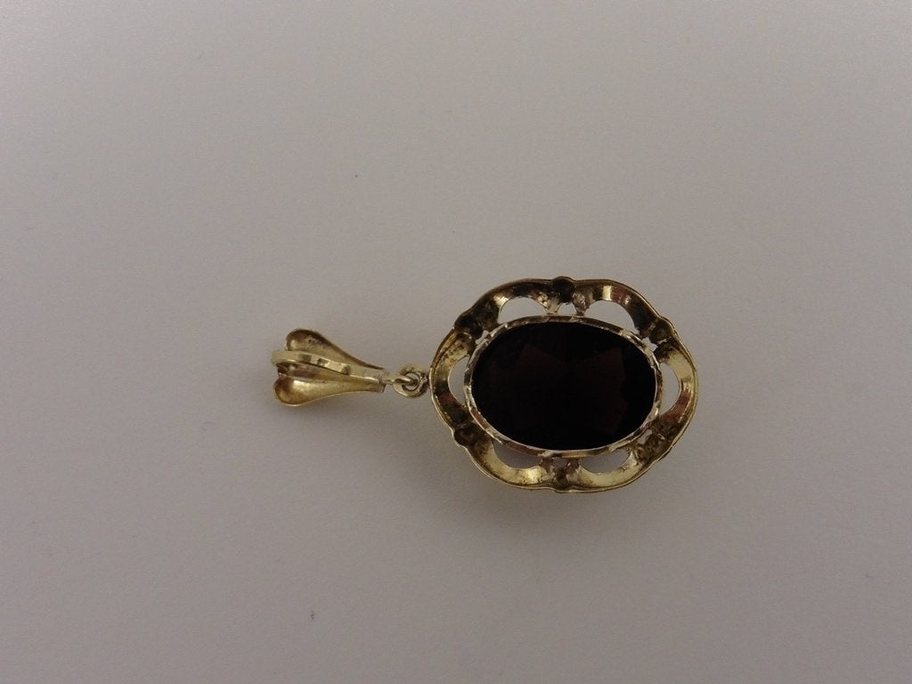 Gouden hanger met granaat                                G99, Gebruikt, Overige voorstellingen, ., Ophalen of Verzenden