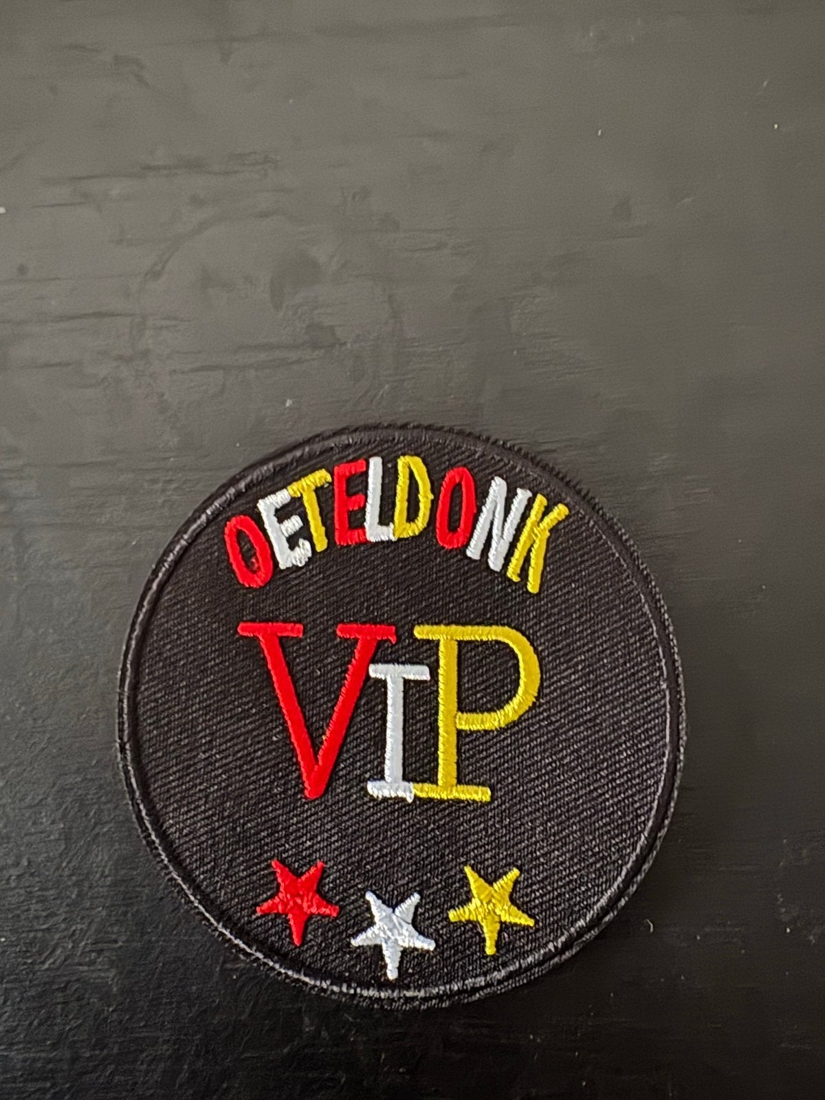 Oeteldonk VIP Patch - Geborduurd embleem, Ophalen of Verzenden, Nieuw, Overige applicaties