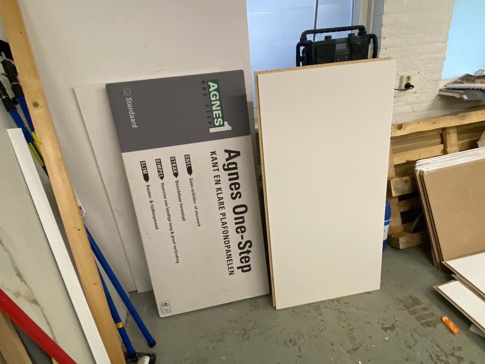 6 Agnes plafondplaten linnenwit 620x1220/ca 4,5 m2, Doe-het-zelf en Verbouw, Platen en Panelen, Ophalen, Zo goed als nieuw