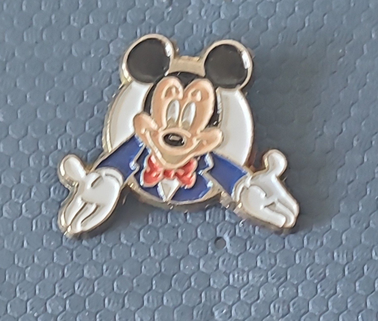 Mickey Mouse Pin - Disney Collectible, Verzenden