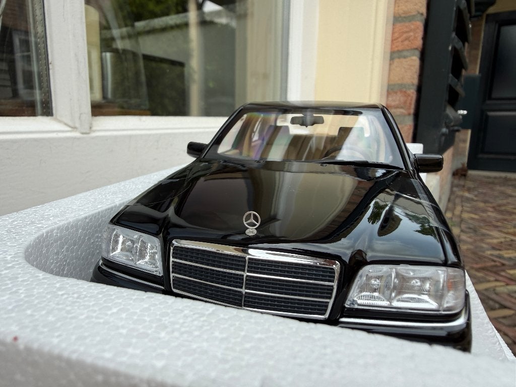 1:18 Mercedes Benz C36 AMG W204 zwart 1993 Norev 183381, Hobby en Vrije tijd, Auto, Norev, 70-72 Av. de Bohlen, Vaulx-en-Velin, 69120, France