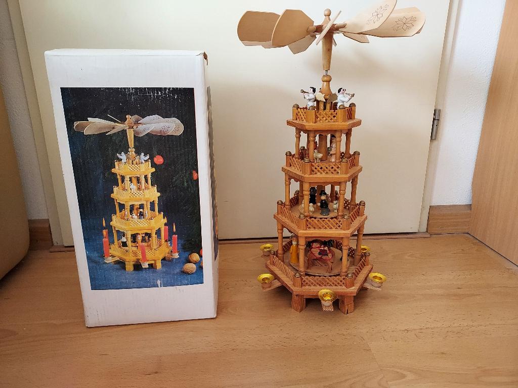 Kerstpiramide / kerstmolen / engelenmolen / kerstcarrousel, Diversen, Kerst, Ophalen of Verzenden, Zo goed als nieuw
