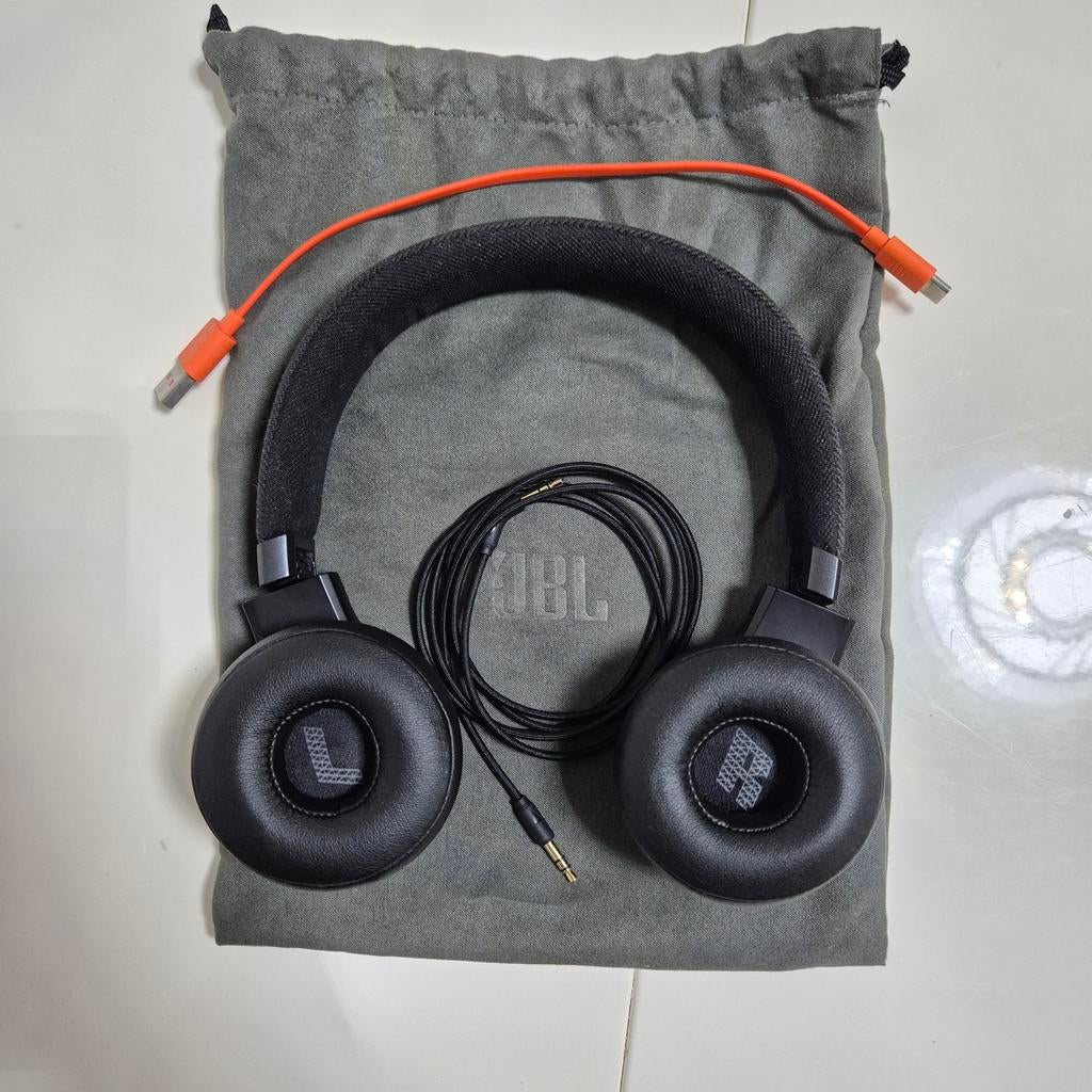 Jbl 670nc live on-ear, Audio, Tv en Foto, Koptelefoons, Op oor (supra aural), Zo goed als nieuw, Draadloos, Ophalen