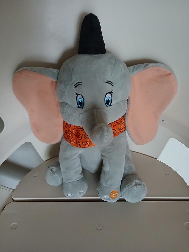 Olifant Dombo Disney knuffel maakt geluid., Ophalen of Verzenden, Zo goed als nieuw, Olifant