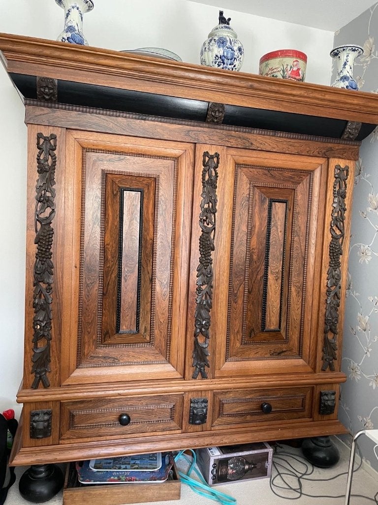 Kussenkast van Eiken, Ophalen