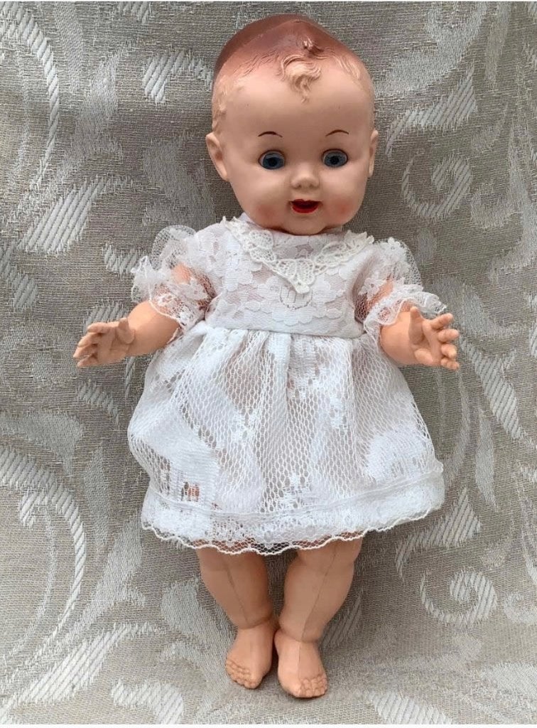 Schattig vintage popje, 24 cm, “Roddy UK” wit jurkje, Ophalen of Verzenden, Zo goed als nieuw, X, Pop