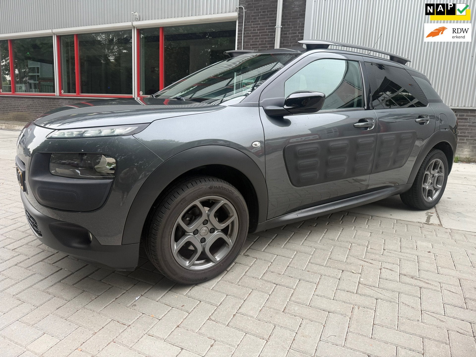 Citroen C4 Cactus 1.2 e-VTi Shine NAVI PANO, 82 pk, 23 km/l, Origineel Nederlands, Bedrijf