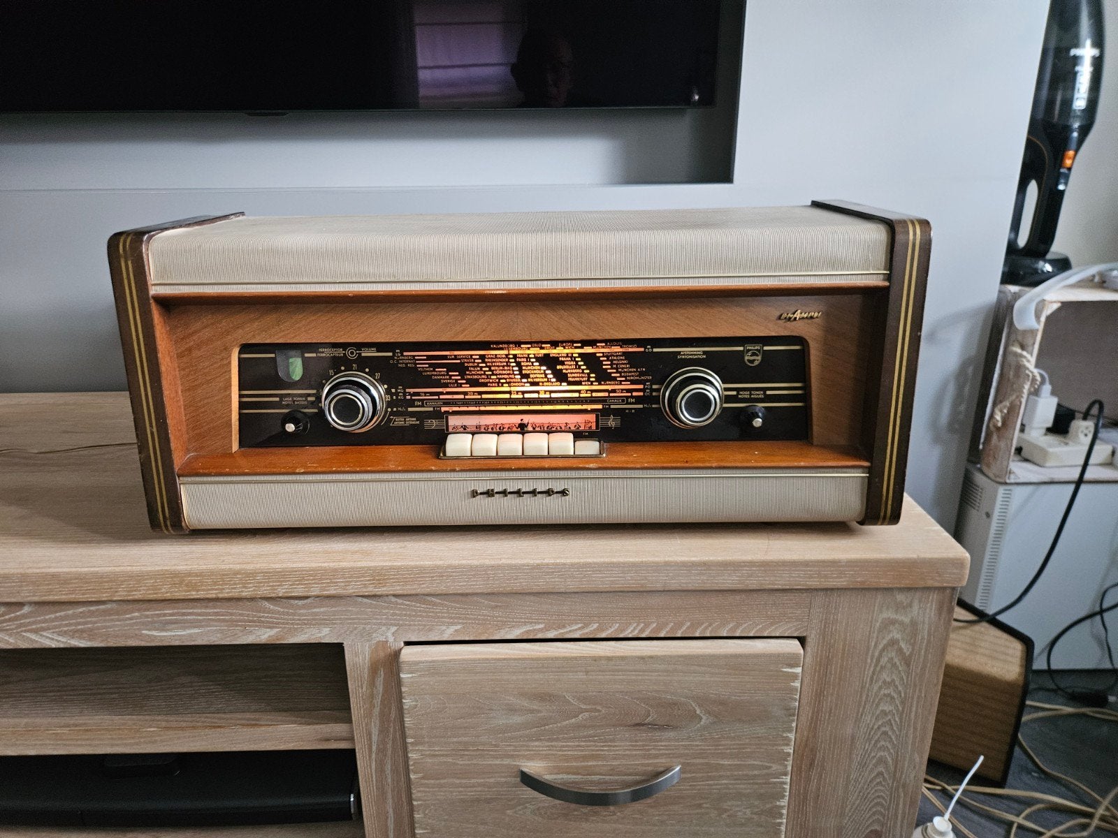 Vintage Philips Buizenradio, de eerste 2.1 stereo uitvoering, Ophalen