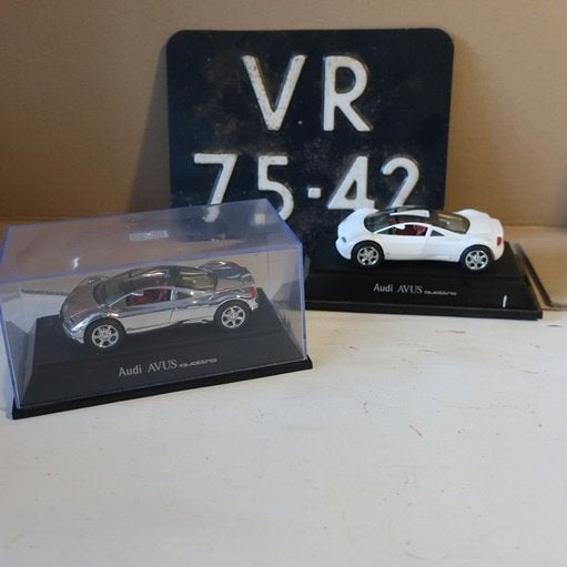 Audi Avus Quattro 1:43 chroom en wit SET PRIJS, Ophalen of Verzenden, Zo goed als nieuw, Auto, Overige merken