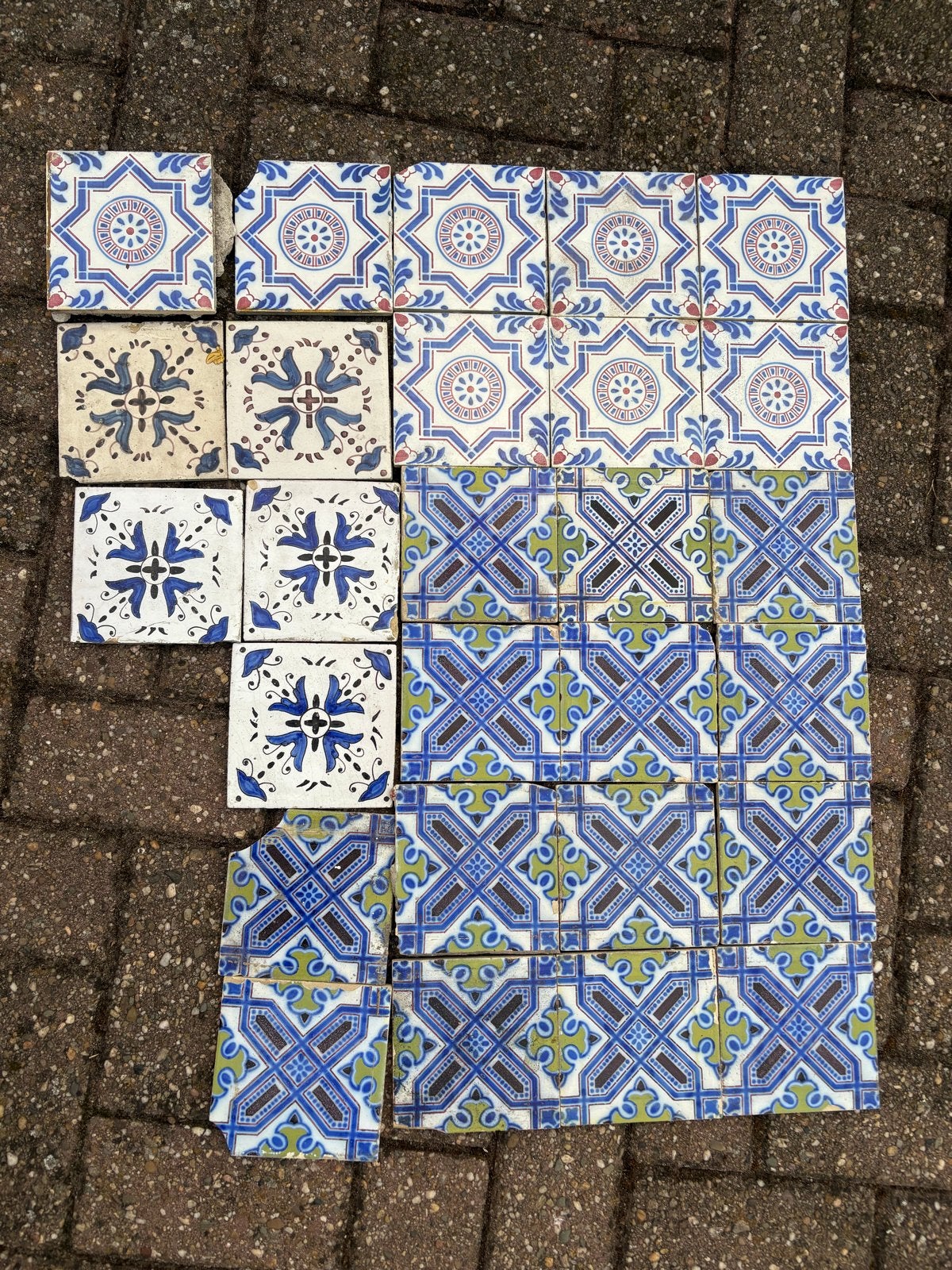 Lot antieke tegels en tegelstukken voor restauratie, Ophalen of Verzenden