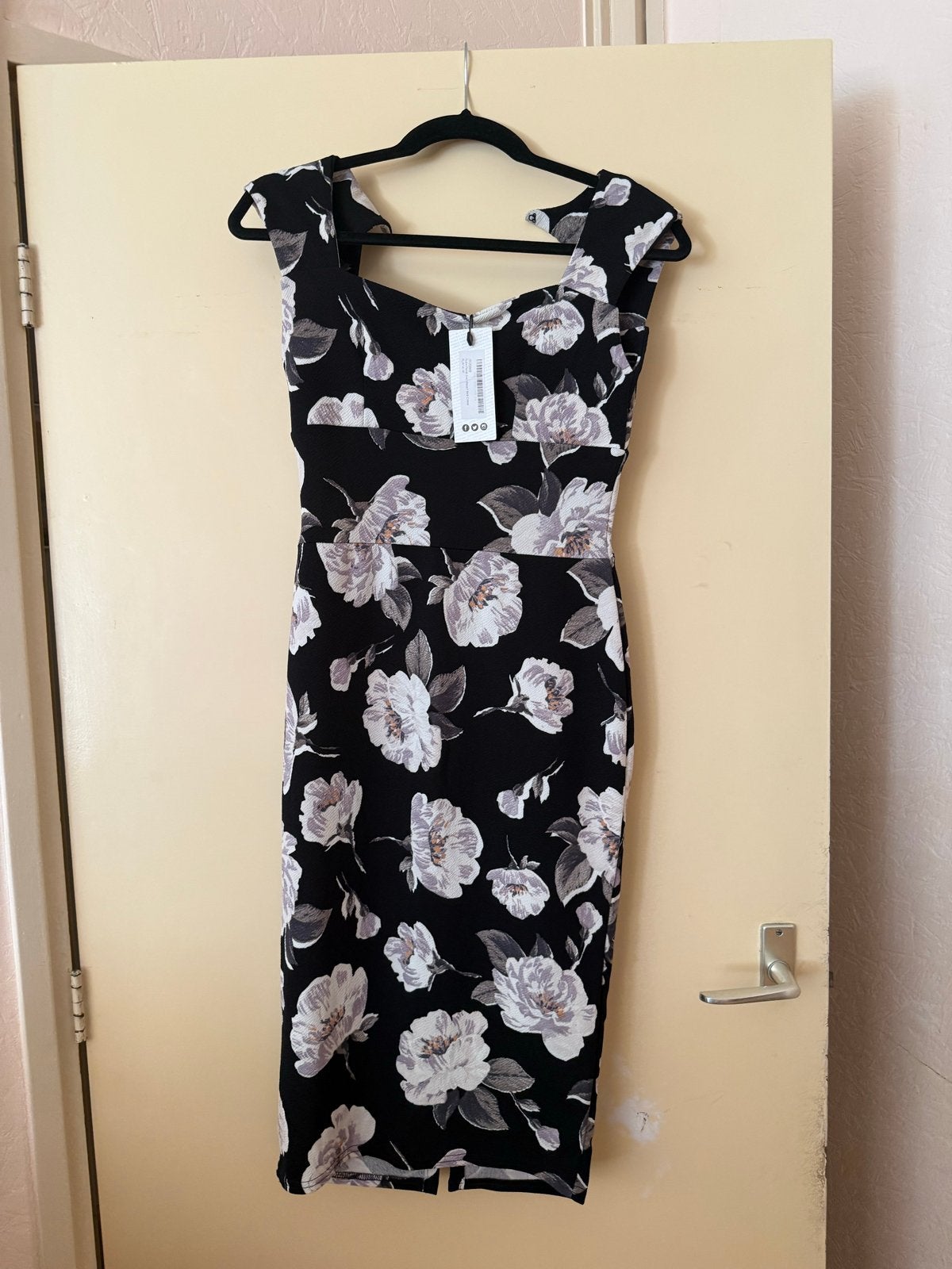 Nieuwe Boohoo jurk maat 38 met mooi detail op de rug, Maat 38/40 (M), Zwart, Nieuw, Ophalen of Verzenden