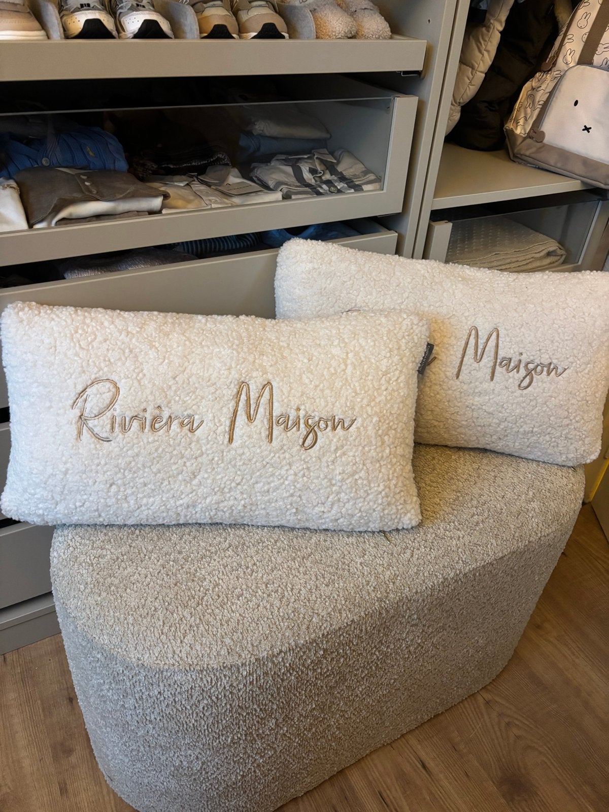 Riviera Maison Sierkussens - Crème Teddy Stof, Beige, Ophalen of Verzenden, Zo goed als nieuw, Sierkussen