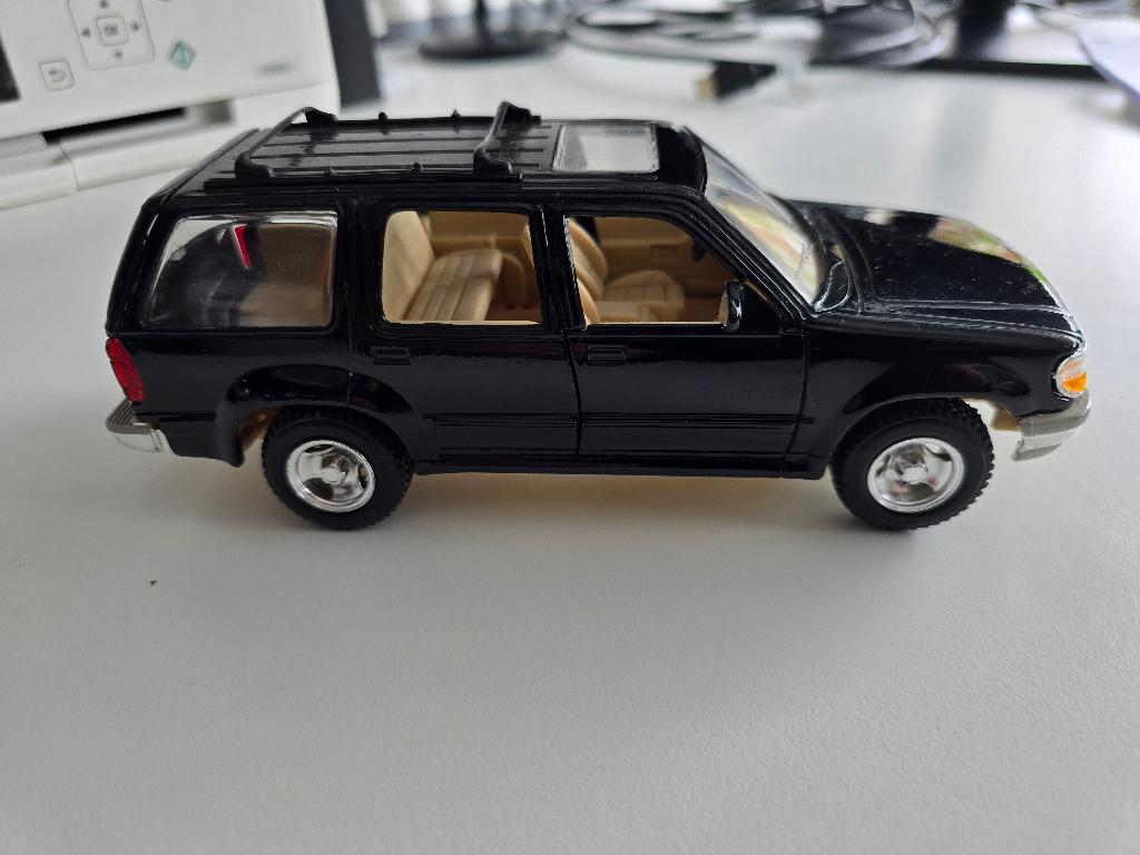 Ford Explorer 1/24, Hobby en Vrije tijd, Modelauto's | 1:24, Ophalen of Verzenden, Gebruikt, Auto, Maisto