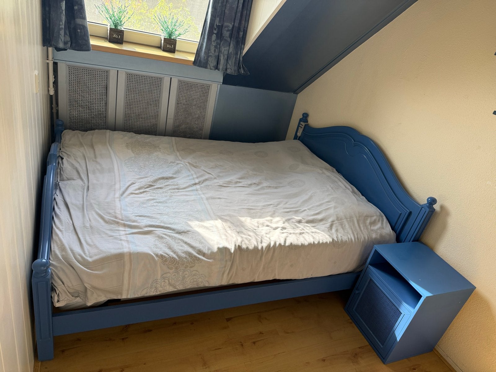 Blauw tweepersoonsbed (twijfelaar) met nachtkastje, Ophalen, Gebruikt, Blauw, Tweepersoons