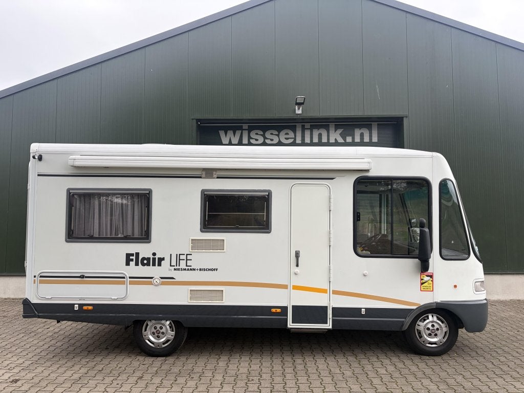 Niesmann Bischoffs Flair Life 6.3 D in uitmuntende staat, Caravans en Kamperen, Integraal, Niesmann+Bischoff, Fiat, Vloeistofverwarming