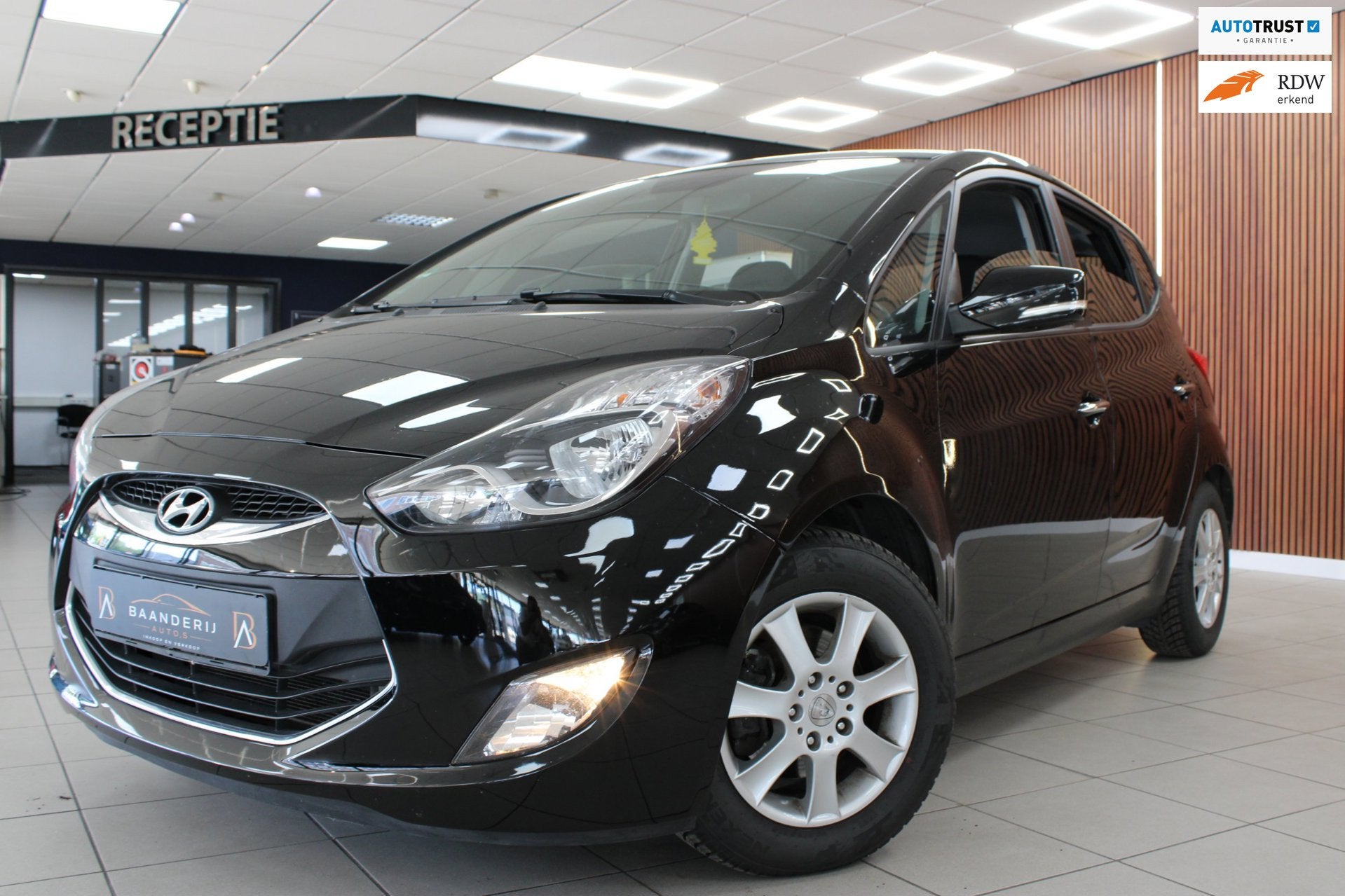Hyundai IX20 1.6i Go! Automaat | Airco | Cruise control | Pa, Auto's, 4 cilinders, Zwart, IX20, 550 kg