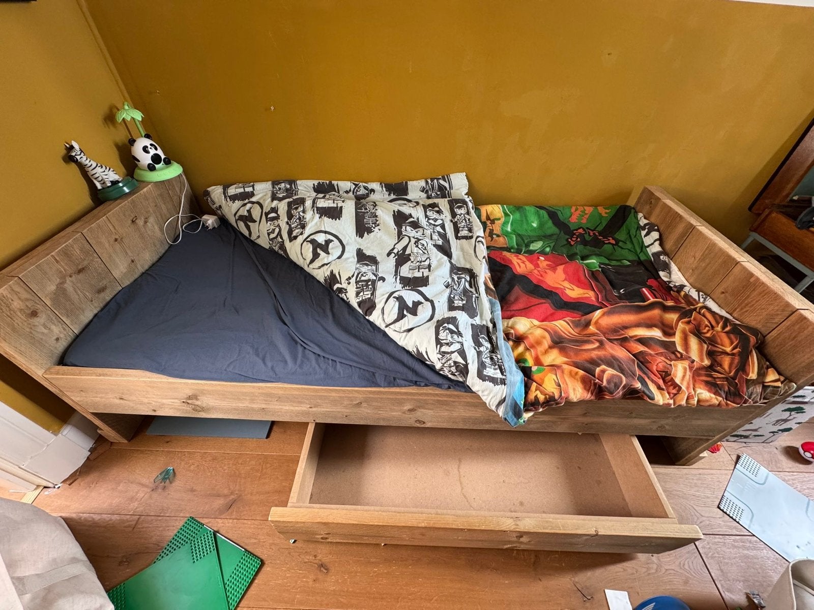 Steigerhouten bed met lade (180cm) - Gratis af te halen!, Ophalen, Gebruikt, Eenpersoons, Bruin