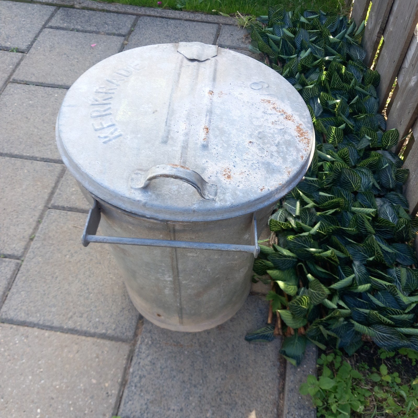 oude vuilnisemmer, Ophalen, Gebruikt