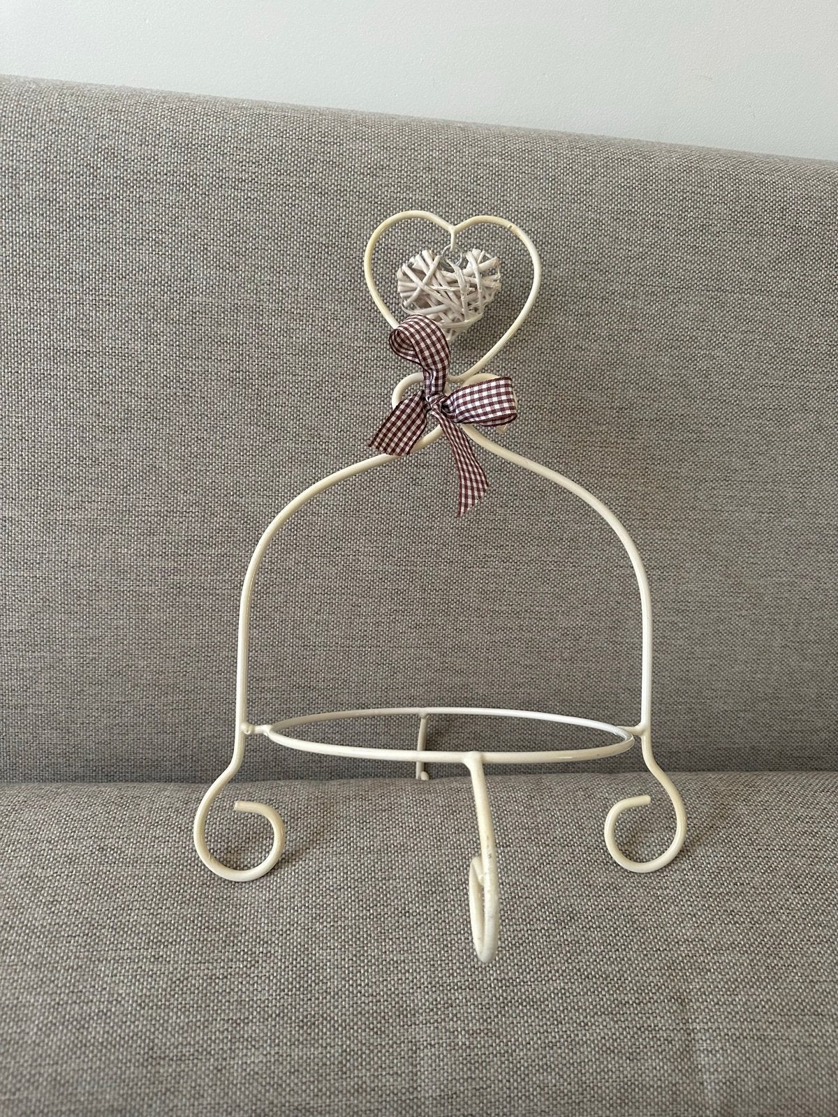 Vintage Stijl Bordenstandaard met Hartjes - Crèmekleurig Met, Vintage, Beige, Ophalen of Verzenden, Zo goed als nieuw