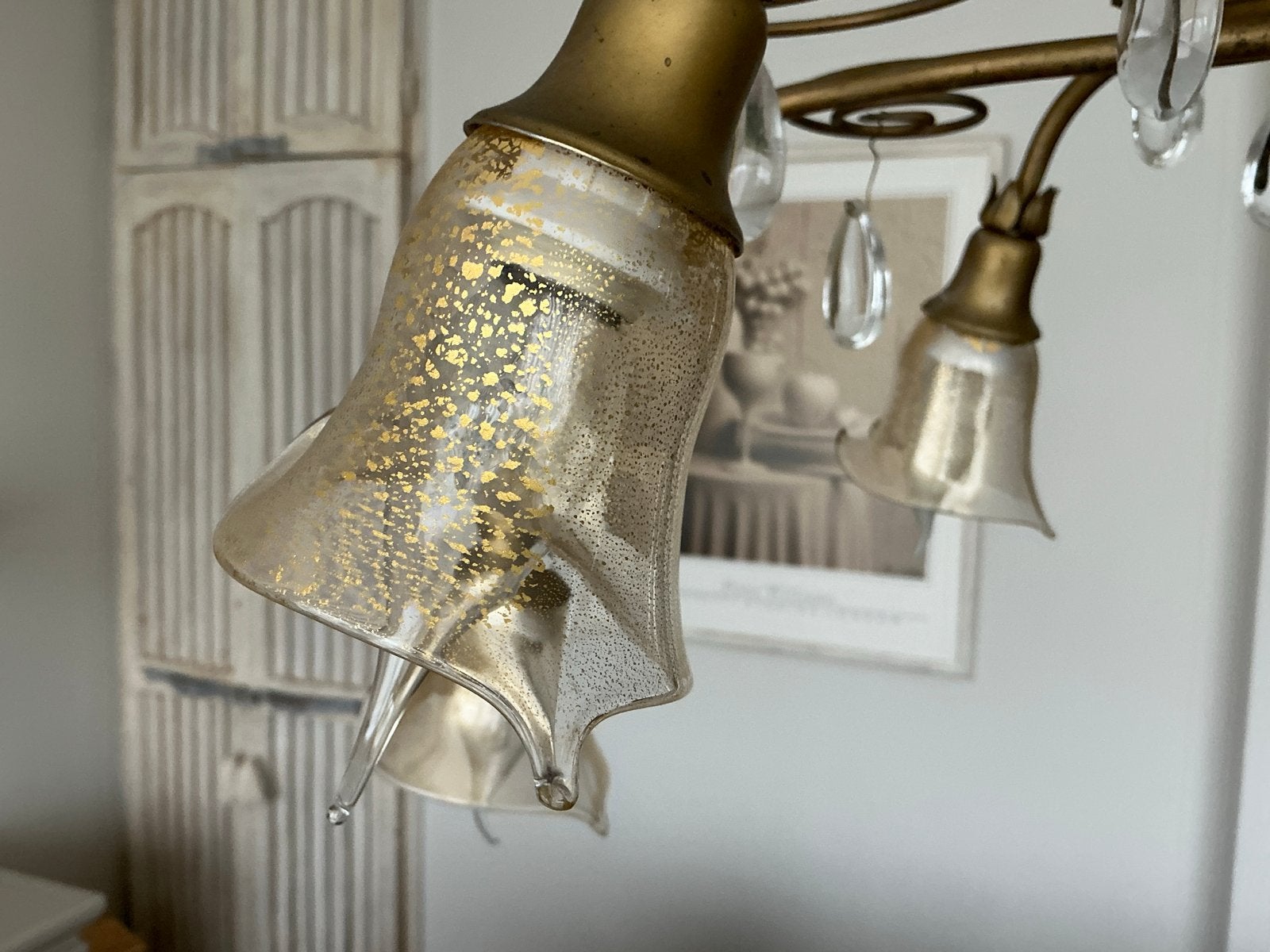 Elegante gouden kroonluchter met glazen kappen, Ophalen, Gebruikt, Italiaans met murano glazen kapjes, E14 (klein)