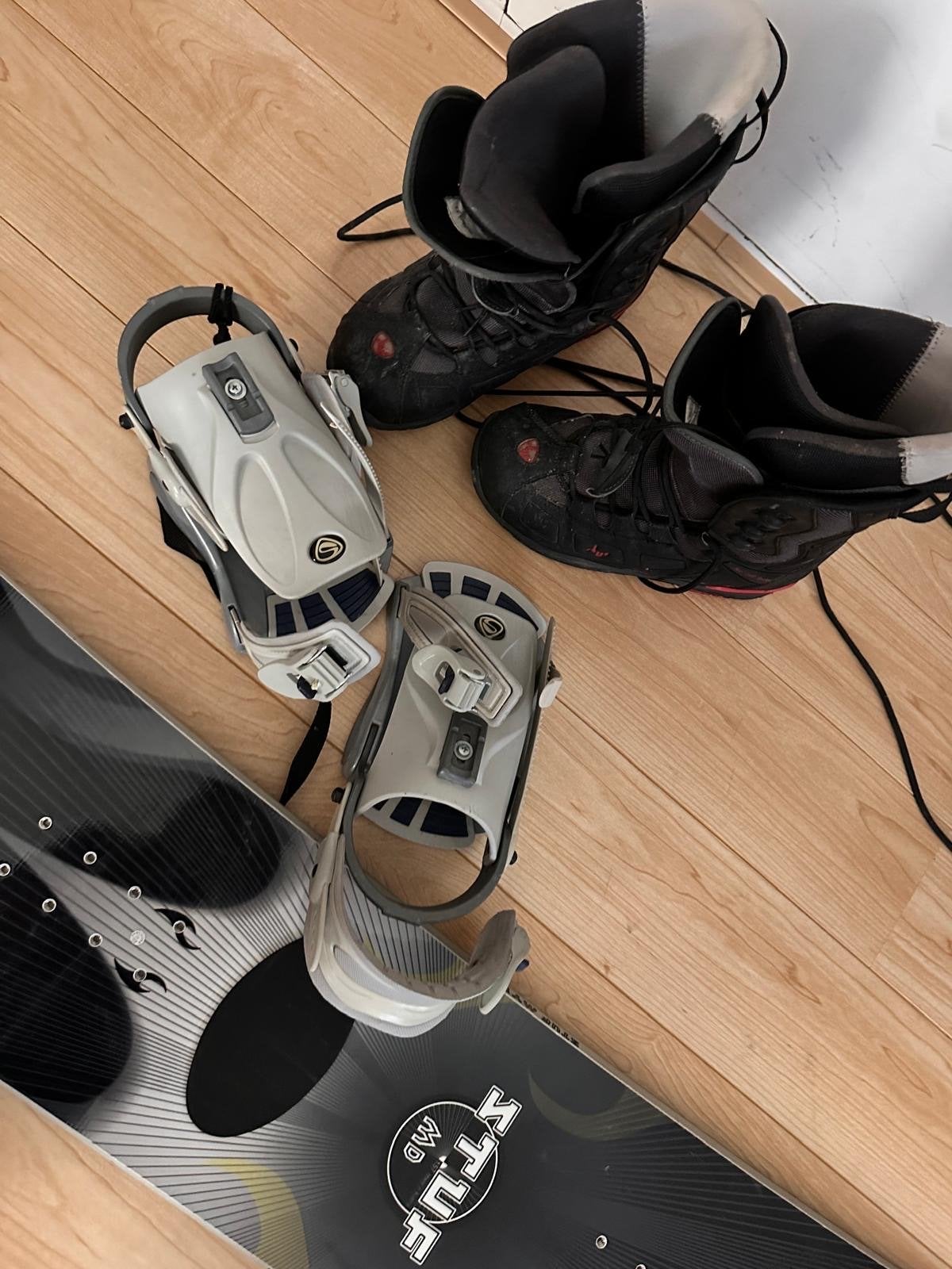 Snowboard set Stuf MyLord met bindingen en snowboots maat 43, Ophalen, Gebruikt, Board