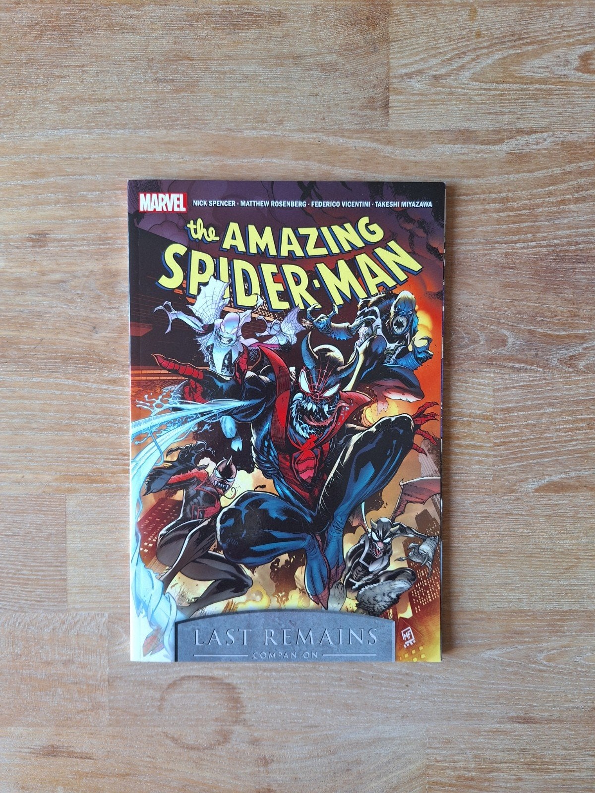 The Amazing Spider-Man: Last Remains Companion paperback, Amerika, Ophalen of Verzenden, Nick Spencer, Gelezen