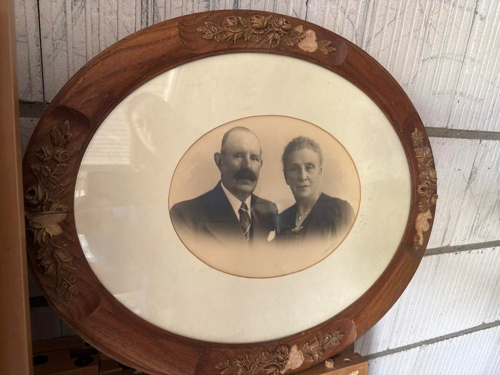 Ovale houten antieke lijst met oude foto, Huis en Inrichting, Woonaccessoires | Lijsten, Ophalen of Verzenden, Gebruikt, Hout