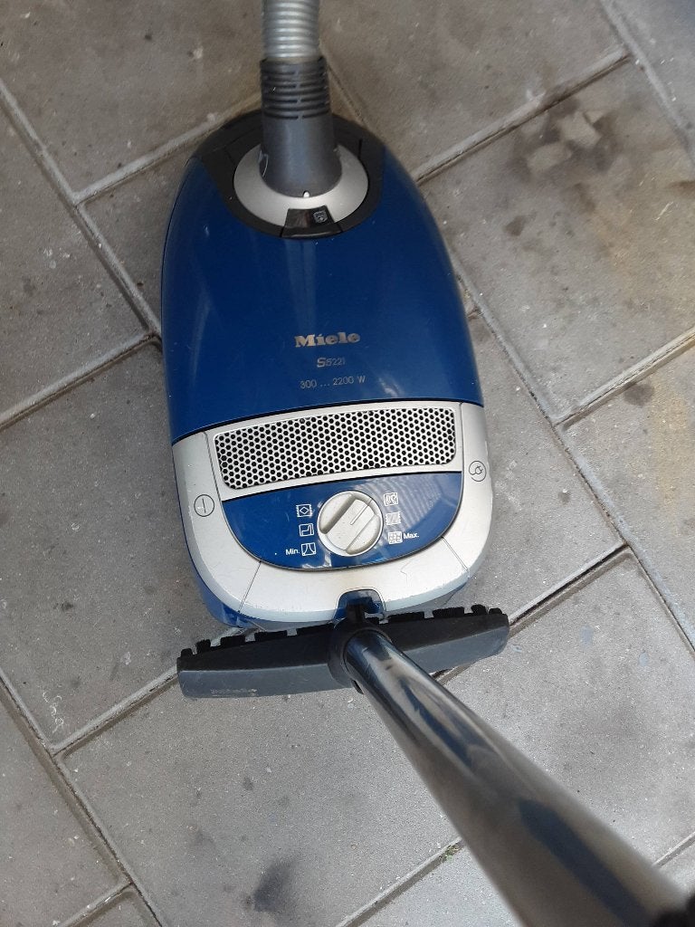 Stofzuiger, Ophalen, Zo goed als nieuw, Stofzak, 2000 watt of meer