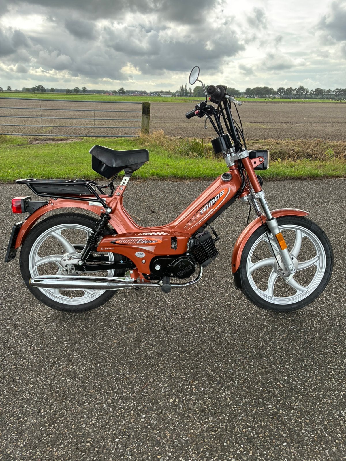 Tomos a3 luxe e-start 2015 in nieuwstaat 1800km, Fietsen en Brommers, Brommers | Tomos, Ophalen, Overige modellen, Zo goed als nieuw