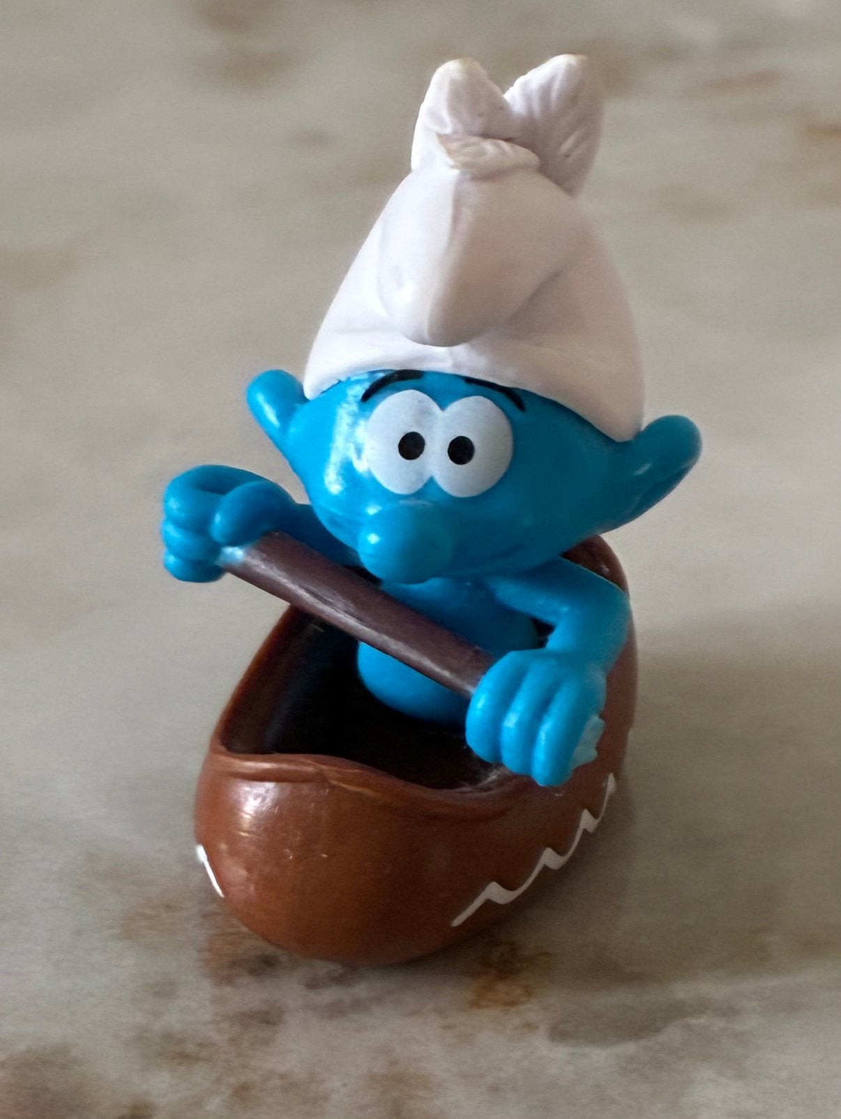 Indiaan Smurf in kano Vintage, Verzamelen, Ophalen of Verzenden, Zo goed als nieuw, Overige Smurfen, Poppetje, Figuurtje of Knuffel